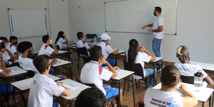 Alunos do Profesp e do Conviver iniciam aulas de Inglês