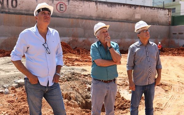 Pilares estruturais do novo Hospital Oncológico são instalados