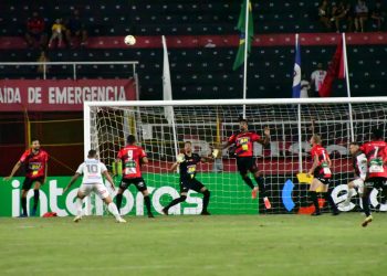 Disputando a Copa do Brasil o Pouso Alegre vence a equipe do Paraná por 2 a 0