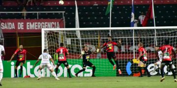 Disputando a Copa do Brasil o Pouso Alegre vence a equipe do Paraná por 2 a 0