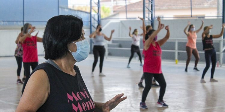 Prefeitura oferece aulas gratuitas de ginástica para a terceira idade