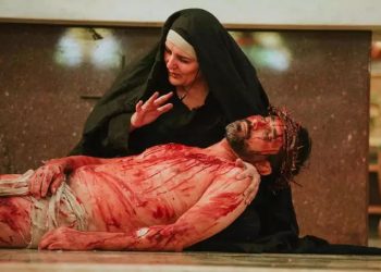 Paixão de Cristo encenação e espetáculo para todos em Passos/MG