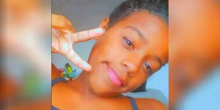 Morre menina que perdeu perna em acidente com carro alegórico na Sapucaí