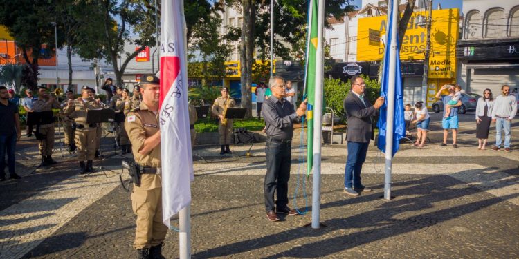 Prefeitura realiza ato cívico em homenagem ao Dia de Tiradentes