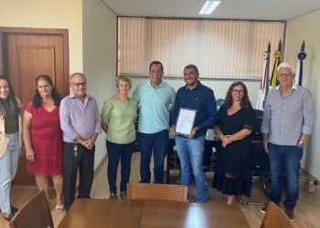 Rev. da Igreja Anglicana de Pouso Alegre recebe Moção de Aplauso da Câmara Municipal