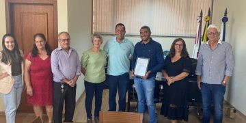 Rev. da Igreja Anglicana de Pouso Alegre recebe Moção de Aplauso da Câmara Municipal