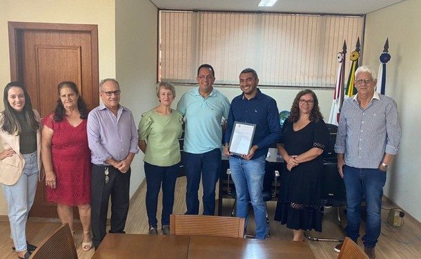 Rev. da Igreja Anglicana de Pouso Alegre recebe Moção de Aplauso da Câmara Municipal