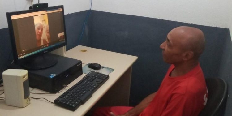 Assistente social promove encontro de preso com mãe, após 48 anos de separação 