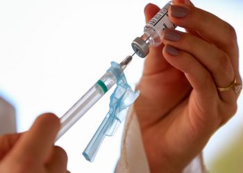Vacinação contra a covid-19 e influenza terá funcionamento especial neste feriado