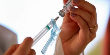 Vacinação contra a covid-19 e influenza terá funcionamento especial neste feriado