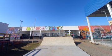 Grafiteiros revitalizam Praça Céu com arte