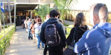 CAC da Câmara recebe currículos para contratação de 160 pessoas