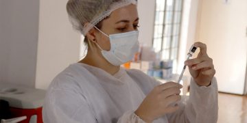 Prefeitura de Pouso Alegre amplia dose de reforço da vacina contra Covid-19 para adolescentes