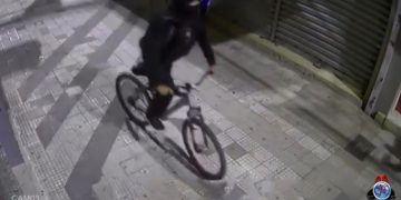 Comércio no centro de Pouso Alegre é arrombado na madrugada por três elementos