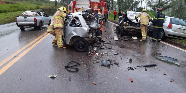 5 mil pessoas morreram em 64 mil acidentes de carro em 2021 dados da PRF