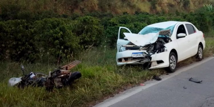 Funcionários de Hospital morrem após batida entre moto e carro na BR-146, em Guaxupé/MG