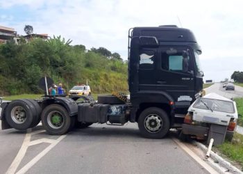 Em Santa Rita do Sapucaí no trevo motorista morre após ser atingido por um caminhão