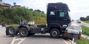 Em Santa Rita do Sapucaí no trevo motorista morre após ser atingido por um caminhão