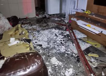 Em Divinópolis homem mata mãe e filha a facadas e incendeia casa