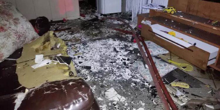 Em Divinópolis homem mata mãe e filha a facadas e incendeia casa