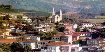 Em São Gonçalo do Sapucaí mecânico morre prensado por caçamba de caminhão