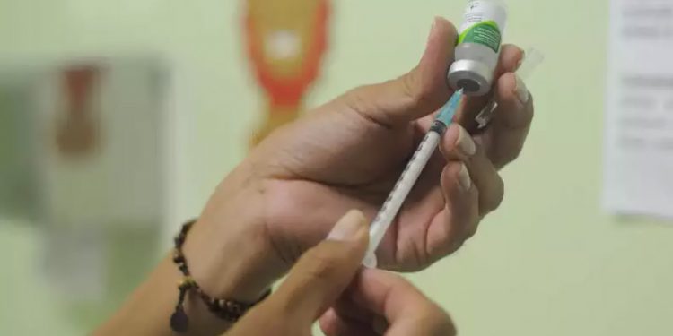 Prefeitura disponibiliza pontos de vacinação contra covid-19, gripe e tríplice viral neste sábado (21)