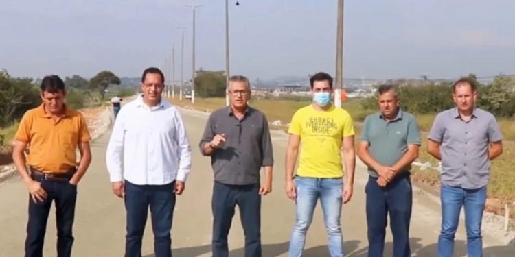 Vereadores de Pouso Alegre acompanham prefeito em obras na Av. Dique 1