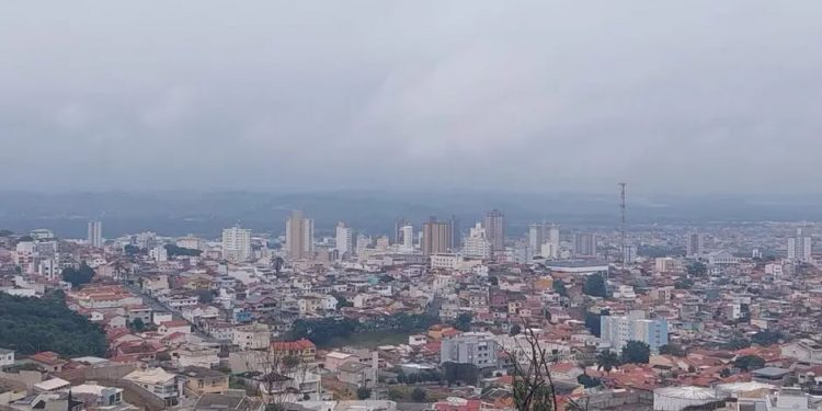 Frente fria se aproxima do Sul de Minas, trazendo chuva e queda nas temperaturas