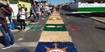 Tapetes no Bairro São Cristóvão no feriado de Corpus Christi: entenda esta tradição