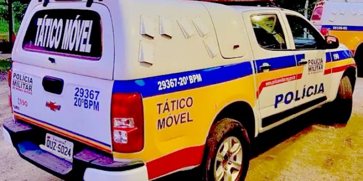 Mulher é esfaqueada pelo ex-namorado por causa de seu celular