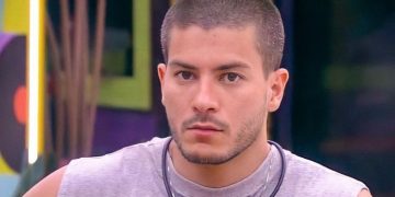 Arthur Aguiar se oferece para apresentar programa na Globo mas foi descartado pela emissora