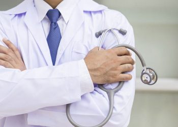 Jovem de 20 anos que se fez passar por médico em Varginha é preso