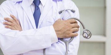 Jovem de 20 anos que se fez passar por médico em Varginha é preso