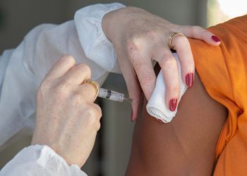 Segunda dose contra covid-19 está disponível no Centro de Vacinação