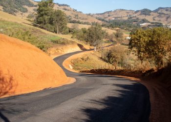 Prefeitura inicia pavimentação da estrada que liga o Distrito de São José do Pantano ao Bairro Pantano dos Rosas