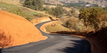 Prefeitura inicia pavimentação da estrada que liga o Distrito de São José do Pantano ao Bairro Pantano dos Rosas