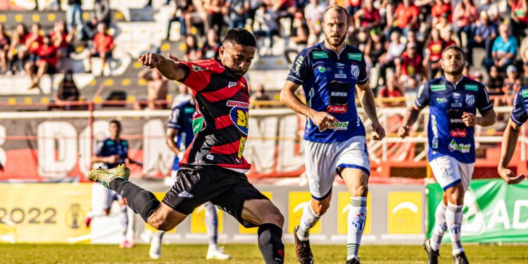 Pouso Alegre F. C. vence e assume liderança do Grupo 6