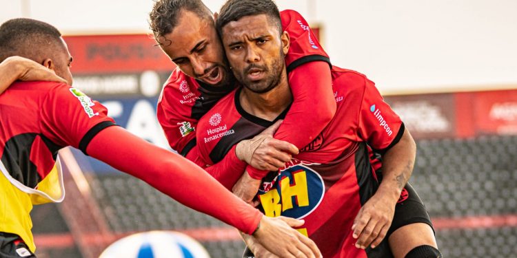 Pouso Alegre F. C. vence e assume liderança do Grupo 6