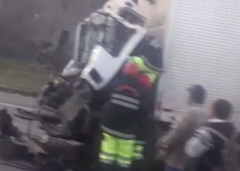 Em Cambuí caminhoneiro morre em acidente na BR-381