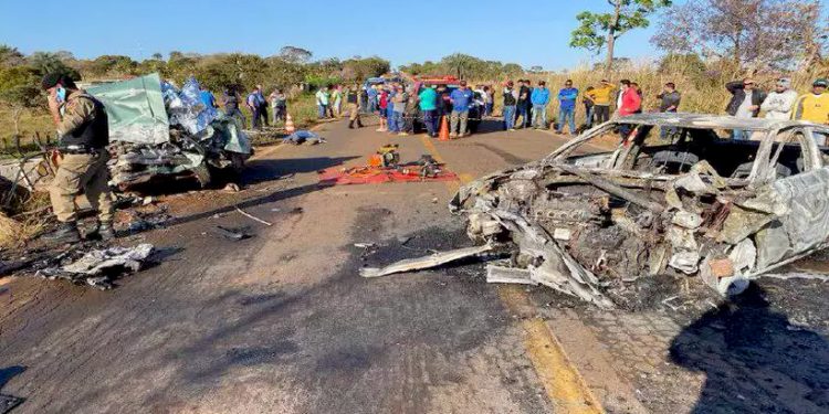 Na MG-176 grave acidente mata quatro pessoas