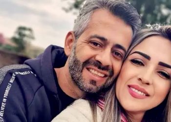 Dois anos após sequestrar esposa, homem mata a mulher na frente do filho