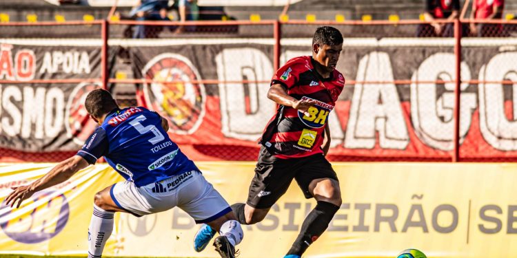 Pouso Alegre F. C. vence e assume liderança do Grupo 6