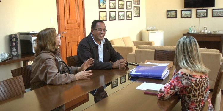 Câmara e Superintendência de Cultura estudam parcerias para fomentar Cultura por emissoras do Legislativo