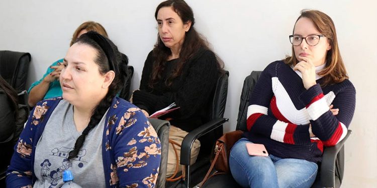 Rede Municipal de Ensino de Pouso Alegre recebe orientação sobre a relação das crianças com alimentos