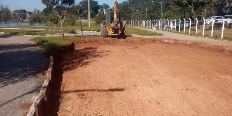 Após indicação de vereador, prefeitura inicia obras para construção de quadras de areia no Parque do Fórum