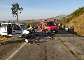 Acidente entre três veículos deixa quatro pessoas feridas na MG-179, em Silvianópolis