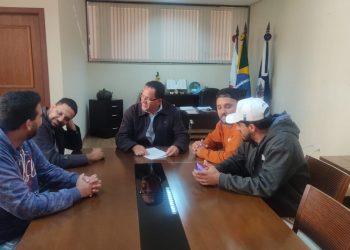 Presidente da Câmara recebe produtores de Samba