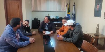 Presidente da Câmara recebe produtores de Samba