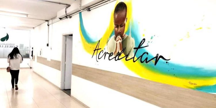 Artista plástico Prado Neto produz mural para Hospital das Clínicas Samuel Libânio