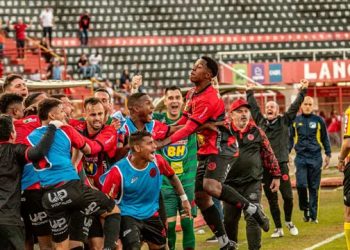 É Festa! Pouso Alegre vence Paraná e está nas quartas de final